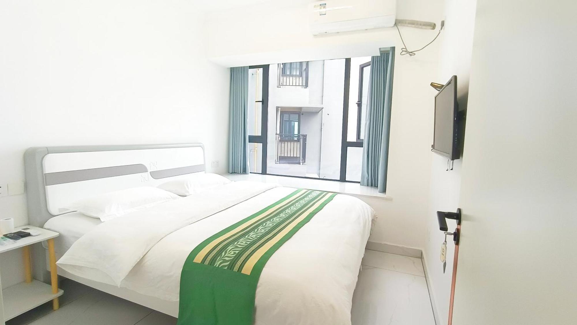Homestay Qingfeng West Station Branch *