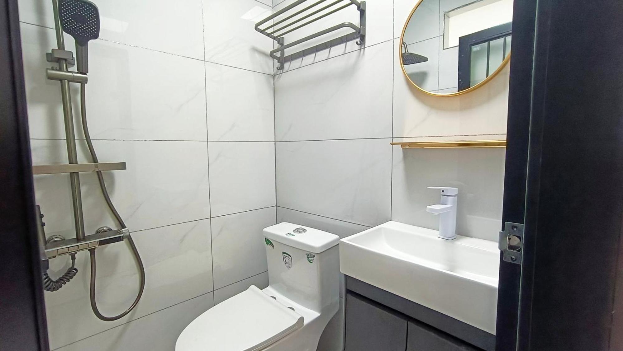 Qingfeng West Station Branch Homestay