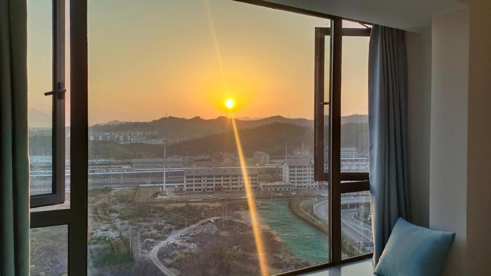 Homestay Qingfeng West Station Branch *